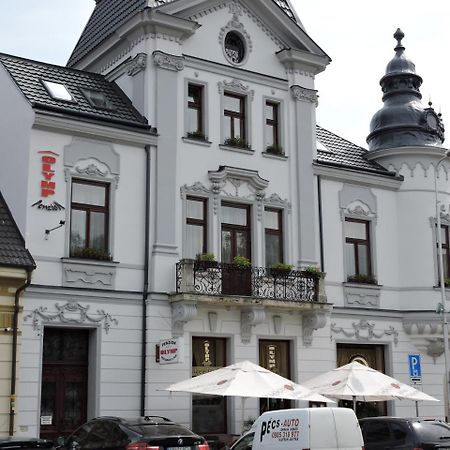 Olymp Penzion Révkomárom Kültér fotó