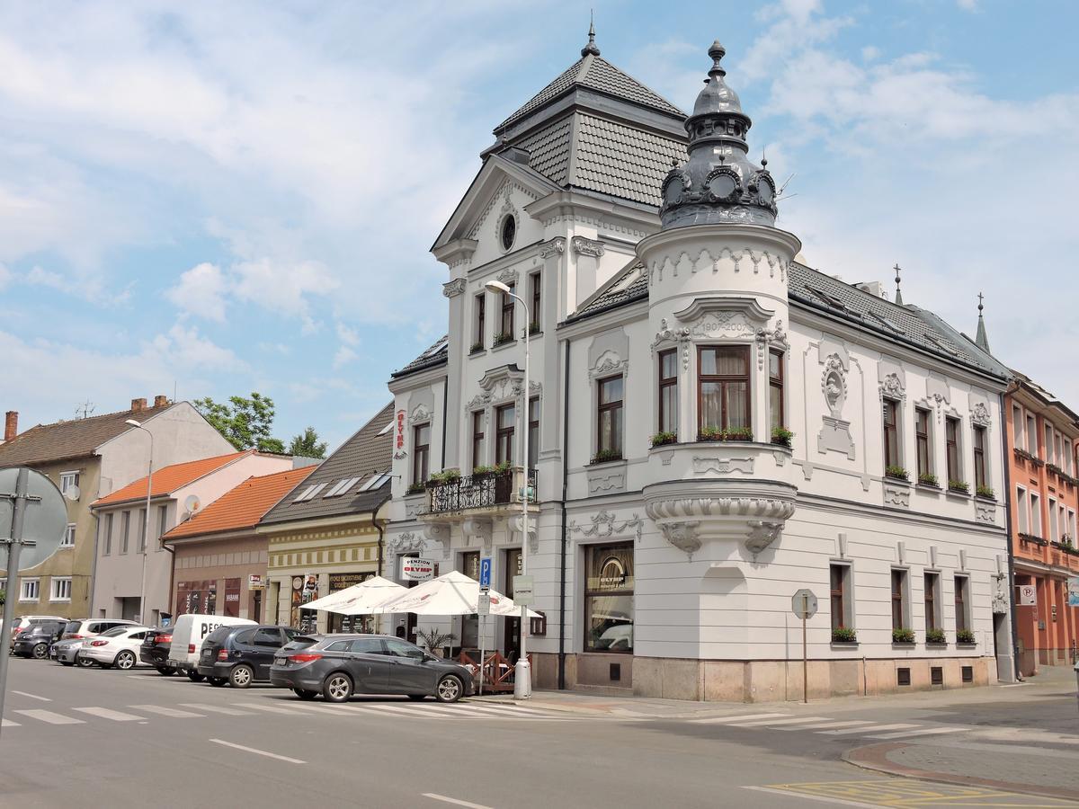 Olymp Penzion Révkomárom Kültér fotó